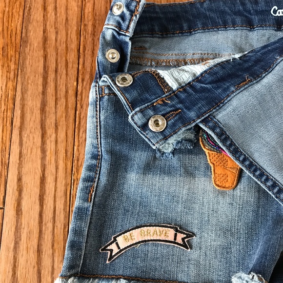 NWT! Cat&Jack Kids Girls distressed denim jean overalls shorts patches M 7/8 - Picture 10 of 14